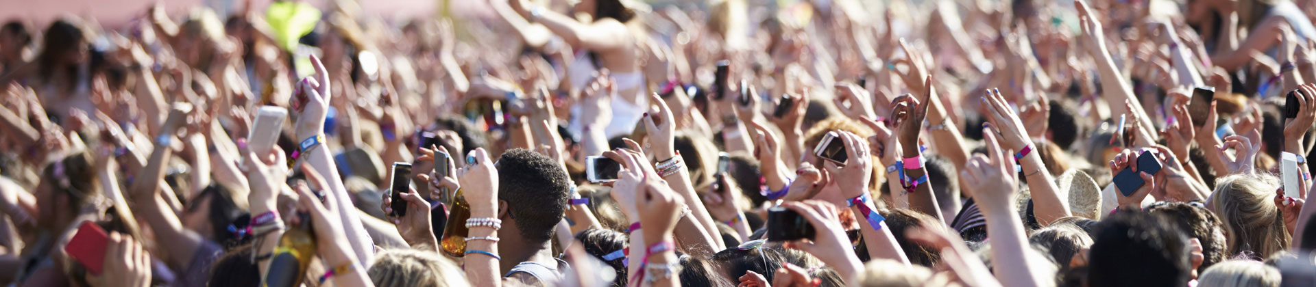 Dav ľudí na koncerte, slávnosti alebo festivale